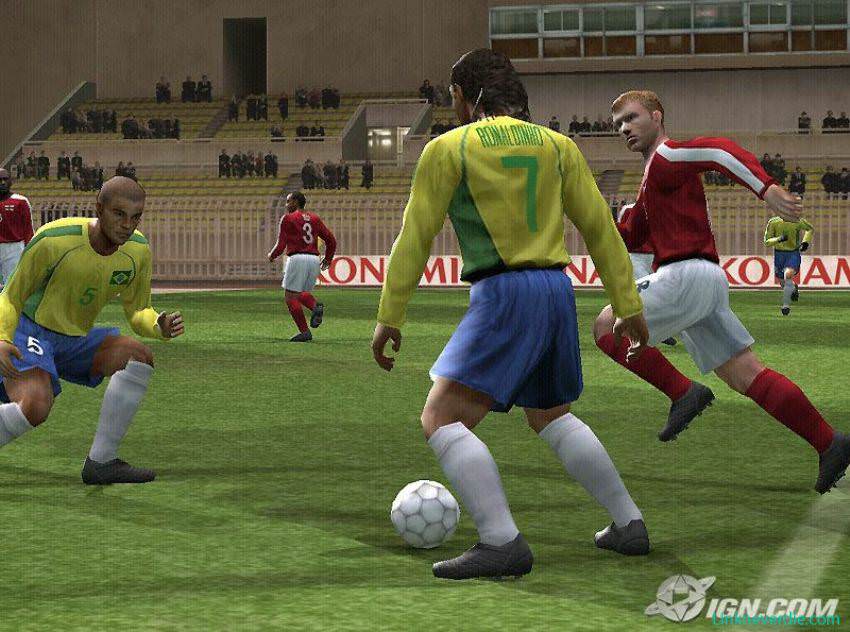 Hình ảnh trong game PES 2004 (screenshot) Hình ảnh trong game PES 2004 (screenshot)