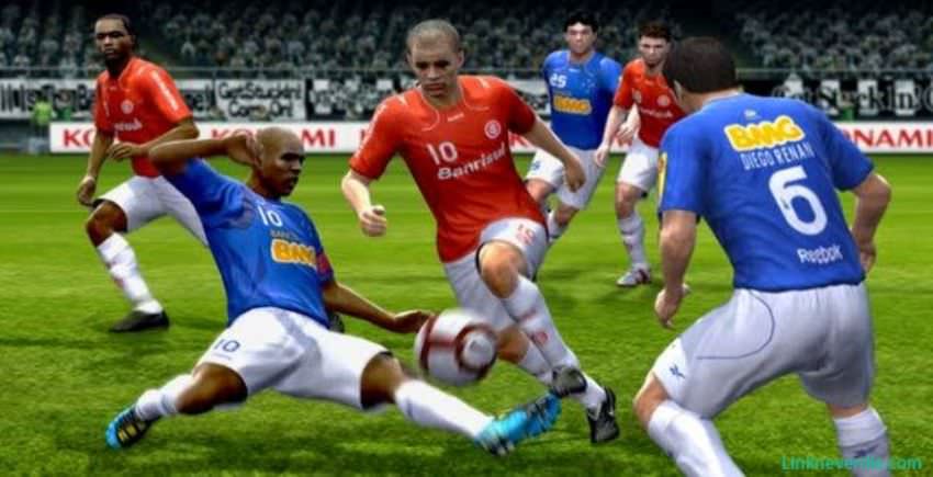 Hình ảnh trong game PES 2010 (screenshot) Hình ảnh trong game PES 2010 (screenshot)