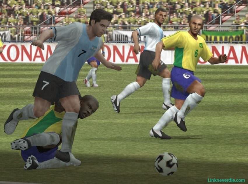 Hình ảnh trong game PES 2005 (screenshot) Hình ảnh trong game PES 2005 (screenshot)